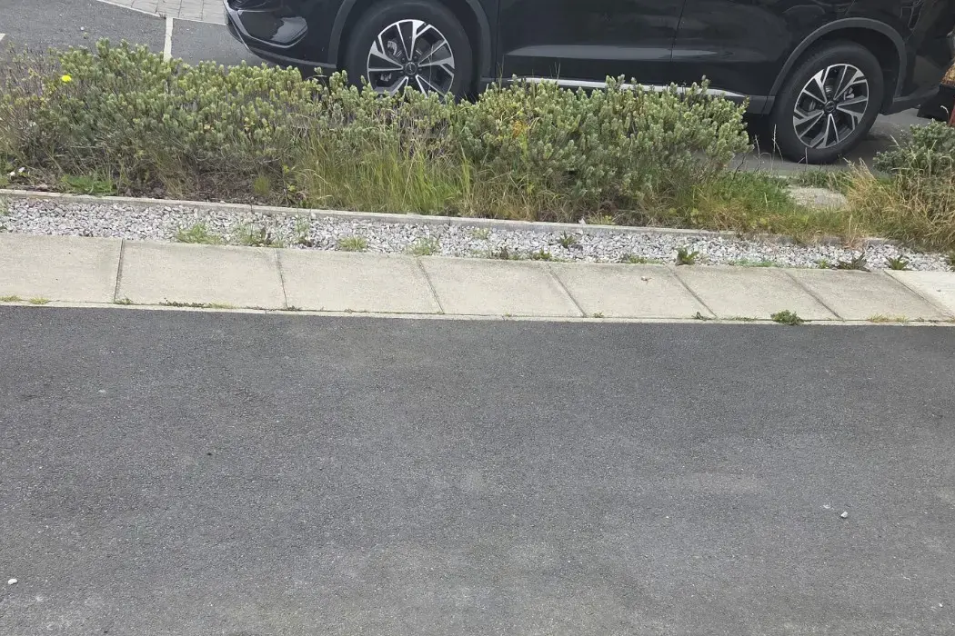 Airbnb frontage before maintenance